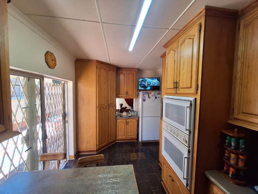 5 Bedroom Property for Sale in Fichardt Park Free State